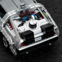 Official Back To The Future BTTF 2 1989 DeLorean Time Machine 1/24 Scale Jada Toys Figure