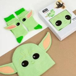 Official Star Wars The Mandalorian The Child / Baby Yoda Gift Set (Beanie + Socks) Gift Sets